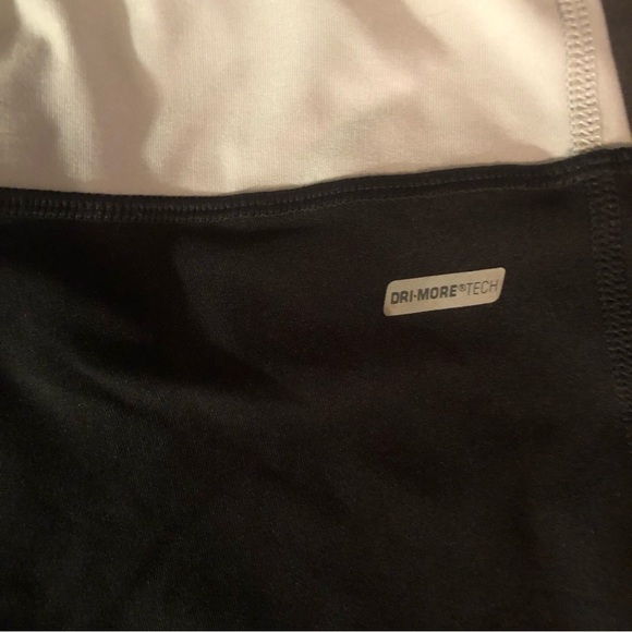 Women’s Athletic Works Shorts Size Medium - Picture 4 of 4